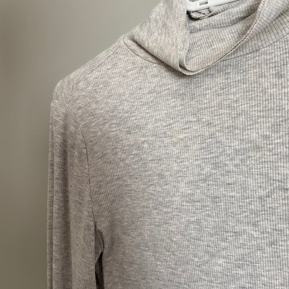Grey long sleeve turtle neck from Garage - Picture 3 of 3